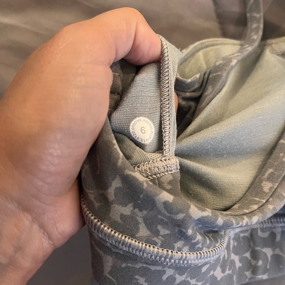 Lululemon Flow y Bra - Picture 5 of 5